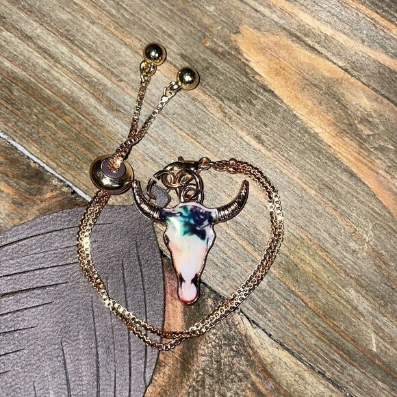 Delicate Western Gold Bracelet Grey Leather Dangle Feather & Cow Skull Charm - Picture 3 of 7